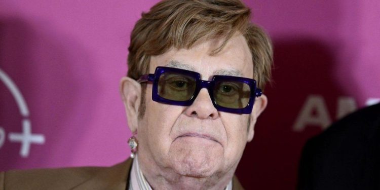Elton John enfrenta graves problemas de salud: ya no puede firmar autógrafos