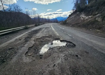 En medio de la paralización, el secretario de Obras Públicas volvió a faltar a la convocatoria en Diputados