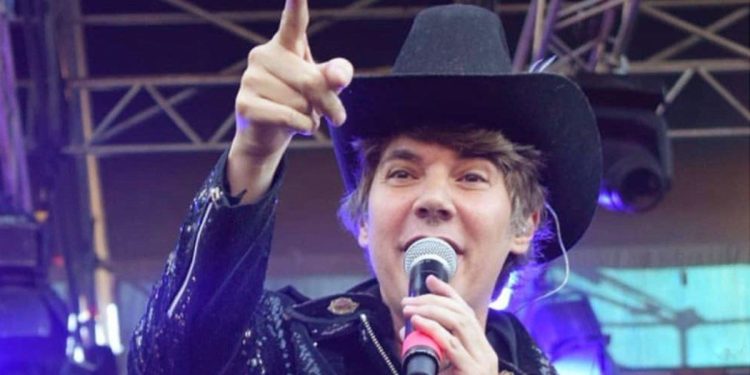 Grave accidente en un recital de Maxi Trusso: se tiró al público y nadie lo agarró