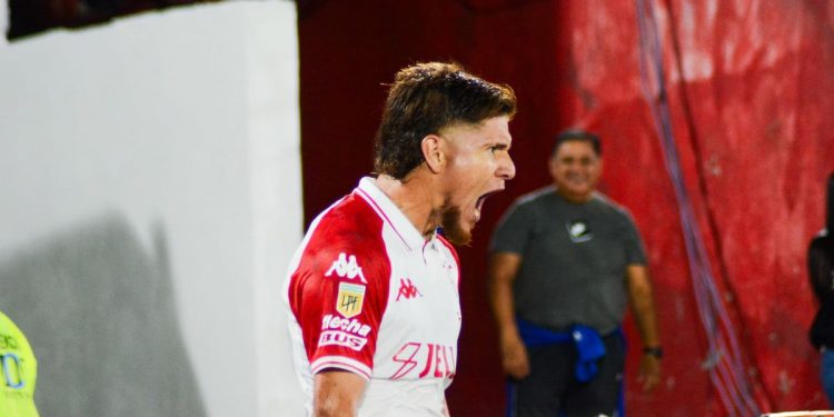 Huracán se hizo fuerte en casa y se subió a lo más alto