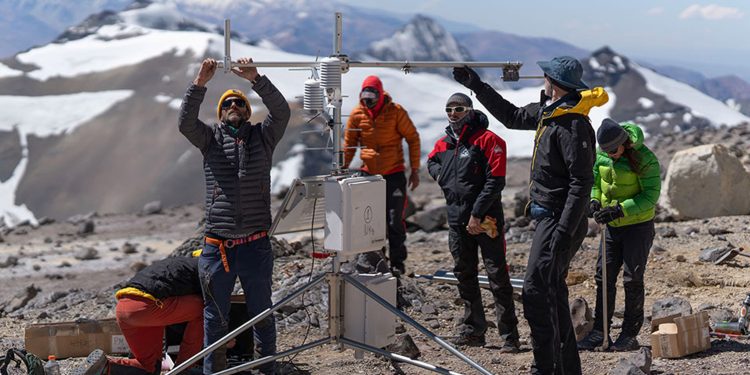 Instalan estaciones meteorológicas en el Aconcagua para asistir a productores cuyanos