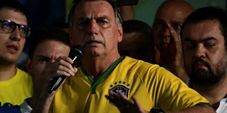 Jair Bolsonaro no pedirá asilo en EEUU: ¿de qué se lo acusa en Brasil?