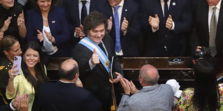 Javier Milei firmó el DNU que habilita el acuerdo con el FMI: solicitó un plan de Facilidades Extendidas