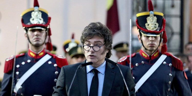 Javier Milei participó del acto aniversario de la creación del Regimiento de Granaderos a Caballo