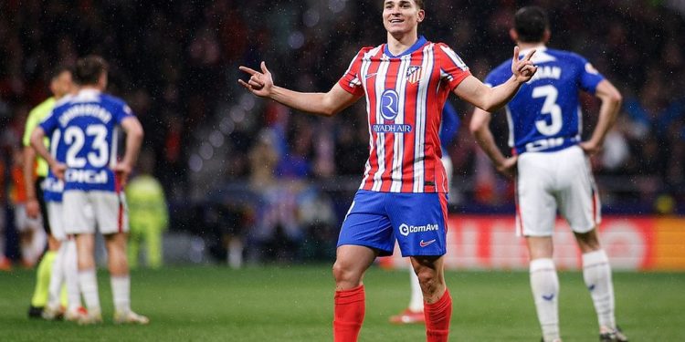 Julián Álvarez festejó y llevó al Atlético de Madrid a la punta