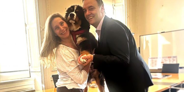 Karina evalúa poner a Adorni como candidato testimonial en CABA para no perderlo en Casa Rosada