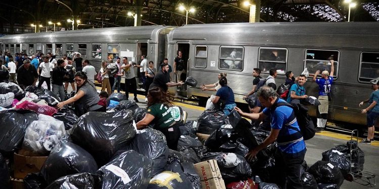 Kicillof anunció $273 mil millones para Bahía Blanca y le pidió a Milei que una parte del crédito del FMI se use para la ciudad