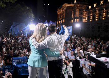 Kicillof en modo campaña: «No podemos dejar que los topos y las motosierras entren a la Provincia»