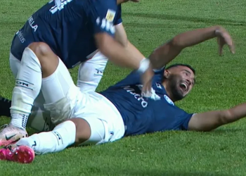 La espeluznante lesión de un jugador de Independiente Rivadavia en el triunfo ante Racing