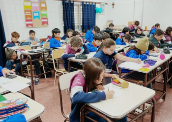 La Inteligencia Artificial creó una estrategia para no llegar tarde al colegio y es muy fácil de cumplir