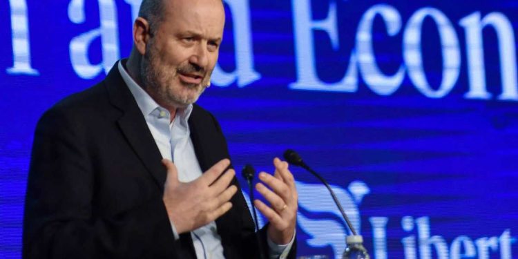 La seguridad vial de La Libertad Avanza: menos rutas, más coches automatizados