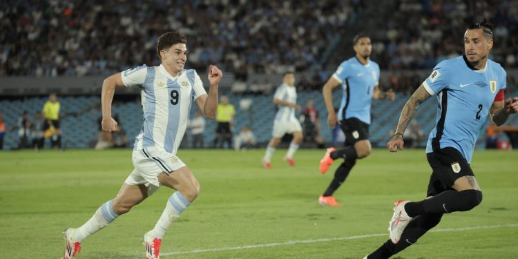 La Selección creció y domina, pero no puede quebrar a Uruguay