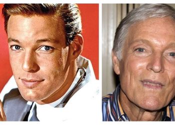 La vida de Richard Chamberlain: de la historia de amor prohibido de un cura a las duras revelaciones sobre su infancia