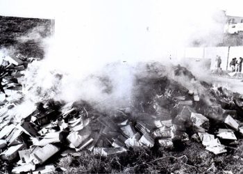 Memoria encendida: cómo fue la quema de libros que hicieron los militares en la localidad de Sarandí