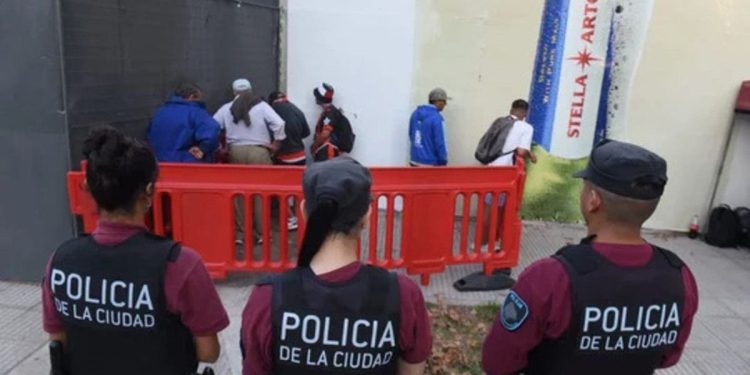 Operativo policial en River-Rosario Central: se labraron 435 actas, de las cuales 75 correspondieron a trapitos