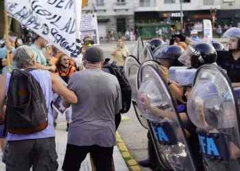 Patricia Bullrich advirtió que aplicará “medidas especiales” contra los hinchas que asistan a la marcha de jubilados