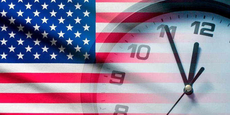 Qué es el “Daylight Saving Time”: por qué EEUU cambia su horario y adelanta los relojes