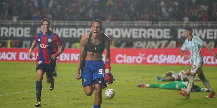 San Lorenzo le arrebató el triunfo a Racing en el final