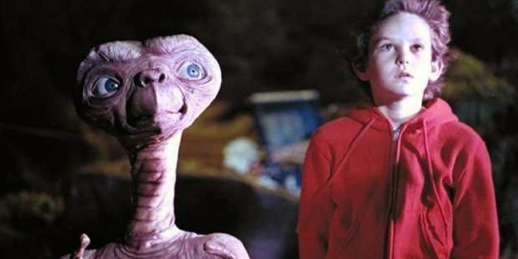 Subastan el muñeco original de la película “E.T., el extraterrestre”