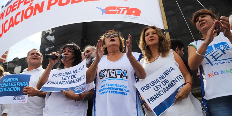 Tecnología, crisis social y violencia naturalizada: los grandes desafíos docentes para el ciclo lectivo 2025