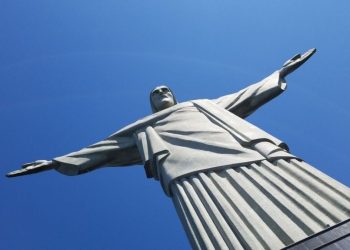 Tragedia en Brasil: un turista murió mientras subía las escaleras del Cristo Redentor