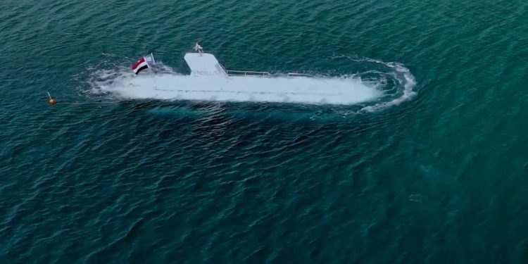 Tragedia en Egipto: al menos seis muertos por el hundimiento de un submarino turístico
