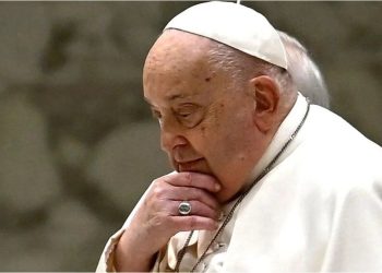 Tras confirmarse mejorías en su estado de salud, el papa Francisco pasó una noche tranquila