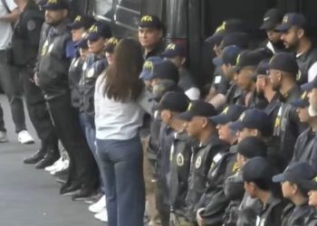 Victoria Villarruel salió a saludar a los policías en el megaoperativo frente al Congreso