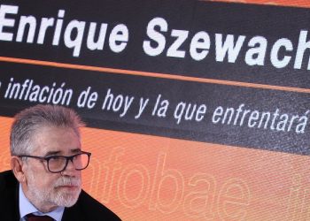 Economía: “Argentina fue atractiva hasta hace un mes pero los acreedores ya no nos renuevan la deuda”