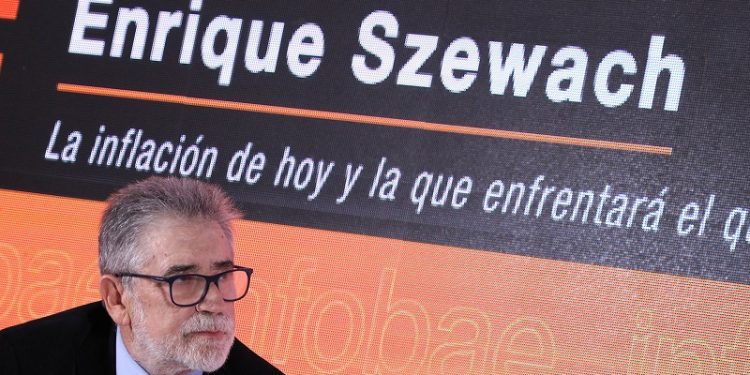 Economía: “Argentina fue atractiva hasta hace un mes pero los acreedores ya no nos renuevan la deuda”