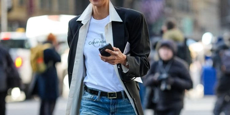 ¡Regresan! Los jeans cigarette de los 80 están de vuelta para conquistar lo mejor del estilo en Primavera-Verano 2025