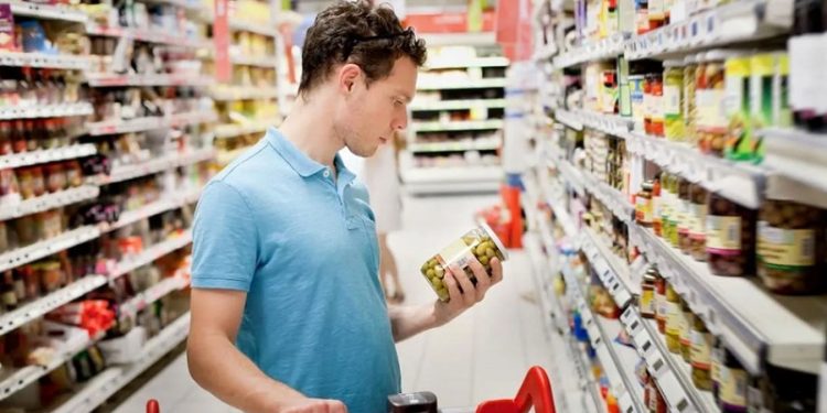 El costo de la devaluación para el pueblo: tras un desplome del consumo, hay aumentos de 10% en las listas de precios