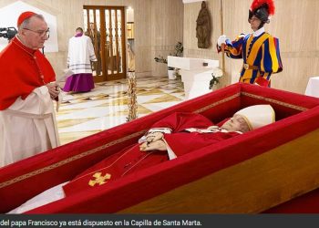 El Vaticano difundió las primeras imágenes del féretro del papa Francisco