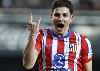 Agónico triunfo del Atlético de Madrid ante el Sevilla con gol de Julián Álvarez