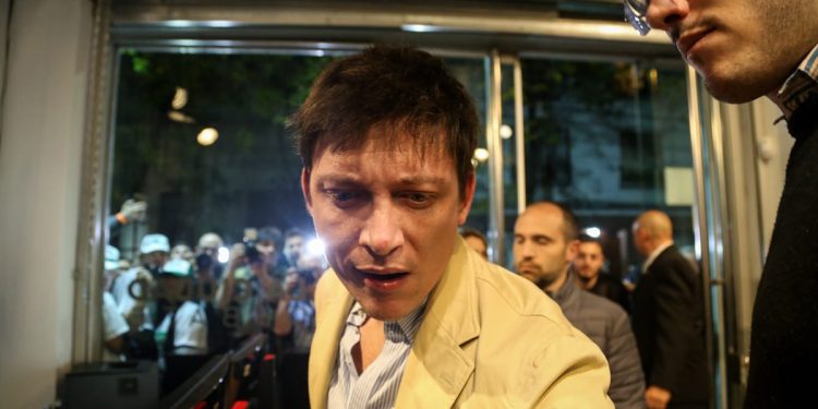 Amplio repudio por la actitud amenazante de Santiago Caputo contra un fotógrafo de Tiempo