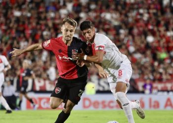 Argentinos no pudo con Newell’s, pero igual se subió a la punta