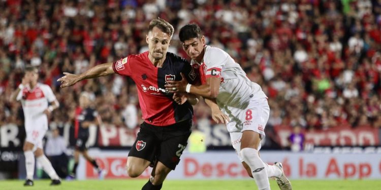 Argentinos no pudo con Newell’s, pero igual se subió a la punta