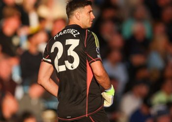 Aston Villa frenó a la sorpresa de la Premier League y mira de reojo a la Champions