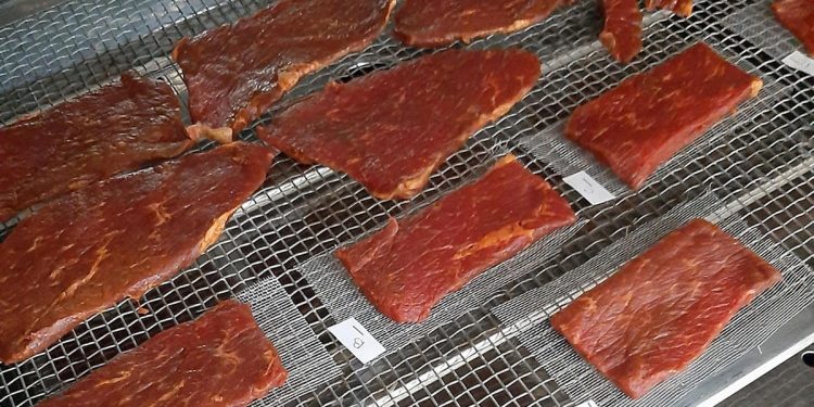 Buscan transformar al charqui en un snack altamente proteico