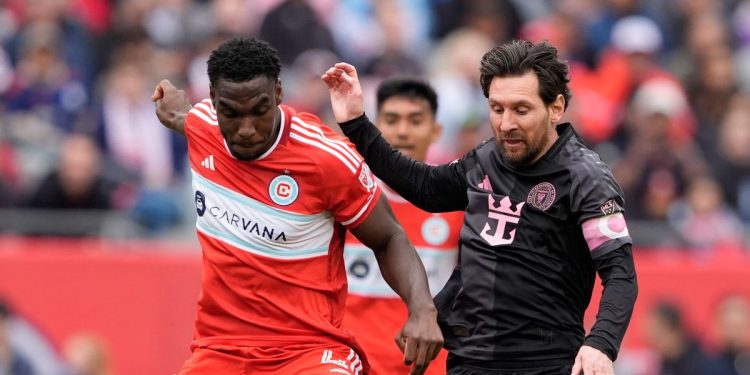Con tres travesaños de Messi el Inter Miami no pasó del empate en Chicago
