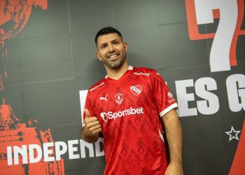 Con un golazo a Racing, el Kun Agüero volvió a Independiente después de 18 años