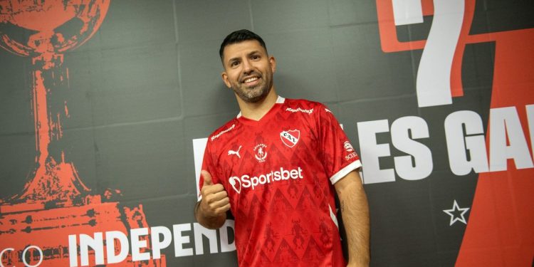 Con un golazo a Racing, el Kun Agüero volvió a Independiente después de 18 años