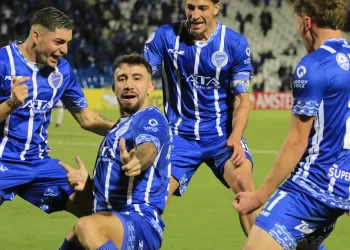 Copa Sudamericana: Godoy Cruz reaccionó dos veces, sumó un punto y es líder