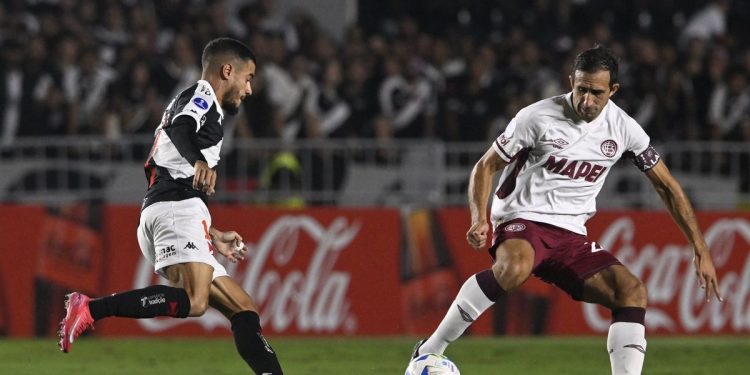Copa Sudamericana: Lanús hizo su negocio en Brasil y sigue firme