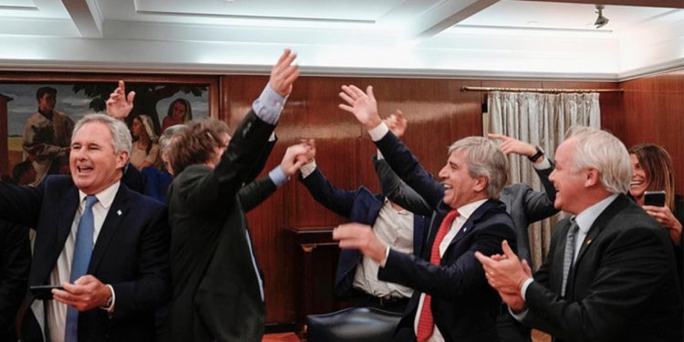 De Cristina a Milei: “Bajá a tierra que acá abajo está todo muy mal después de la devaluación y tu acuerdo con el FMI”