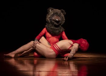 “Devorando el vacío”, una fusión de acrobacia, teatro físico y danza sobre el vínculo entre la enfermedad y la intérprete