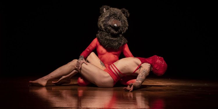 “Devorando el vacío”, una fusión de acrobacia, teatro físico y danza sobre el vínculo entre la enfermedad y la intérprete