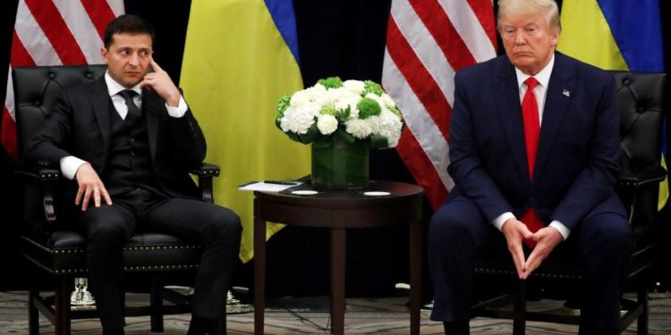 Donald Trump volvió a cargar contra Volodímir Zelenski y lo cuestionó por iniciar una guerra contra Rusia