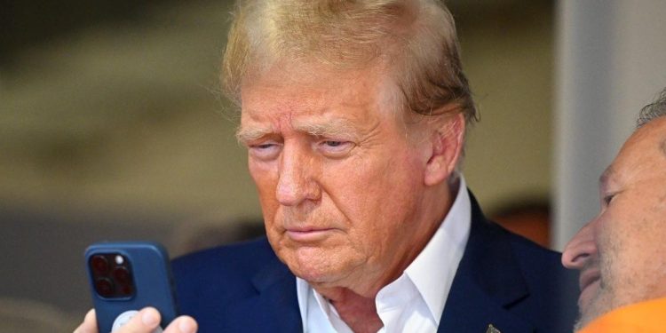 Duro golpe para Donald Trump: en su vuelta, su popularidad es más baja que la de cualquier otro presidente