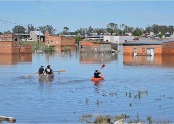 El Gobierno creó el subsidio para asistir a damnificados por el temporal en Bahía Blanca: quiénes podrán acceder